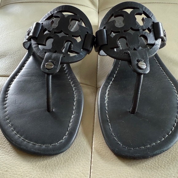 Authentic Tory Burch Miller Sandals Flip Flops Logo Leather Gray W 8.5 - Picture 3 of 8